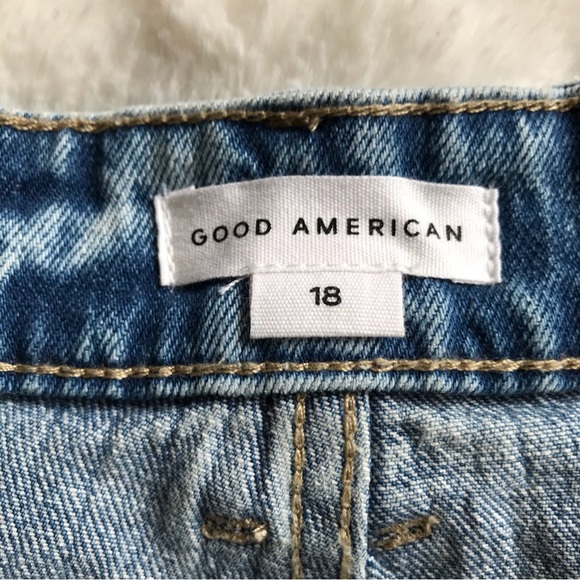 Good American Distressed Button Fly Bombshell Shorts Size 18 NWT - Picture 11 of 15